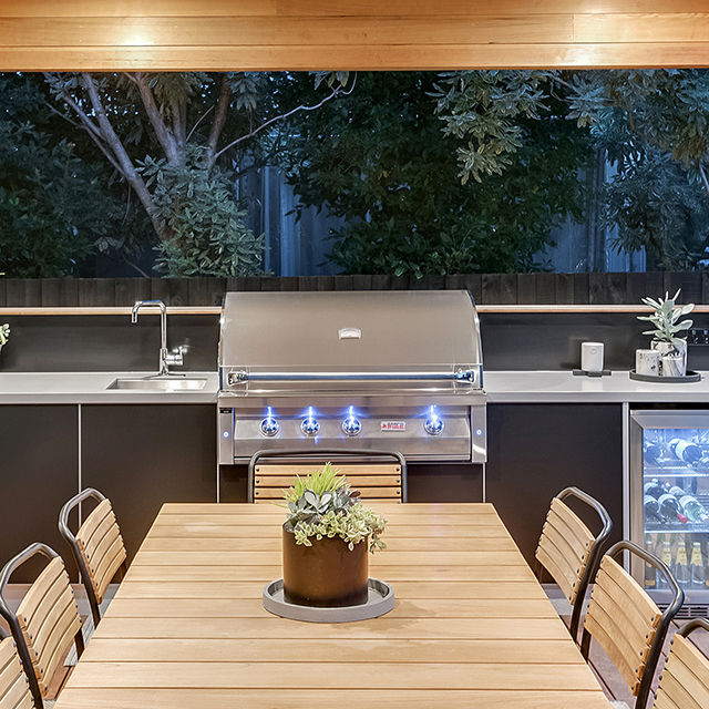 .Outdoor Kitchens