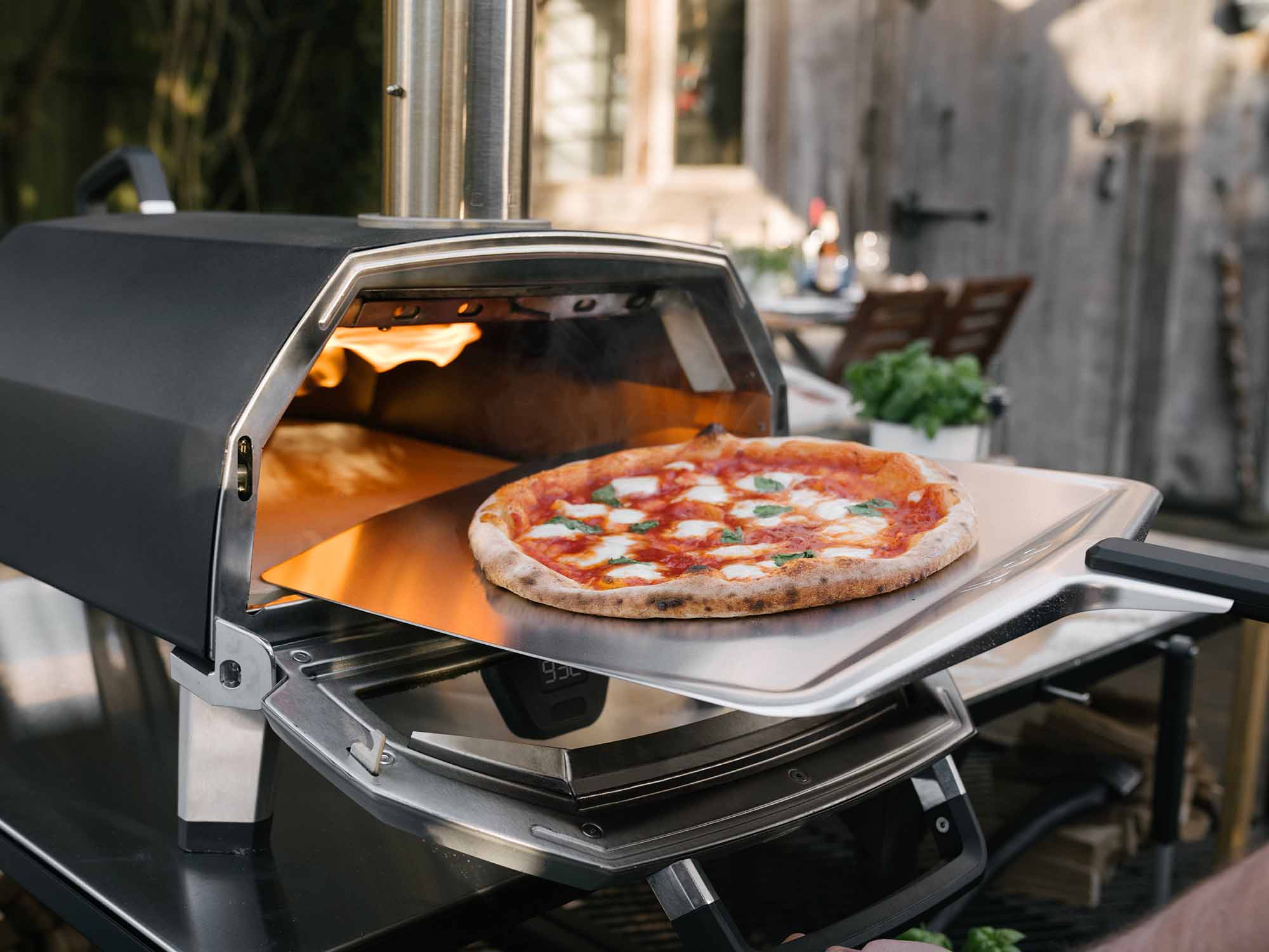 Ooni_Karu-16_Lifestyle_BBQS-Plus Ooni Koda 2 Max 24" Pizza Oven